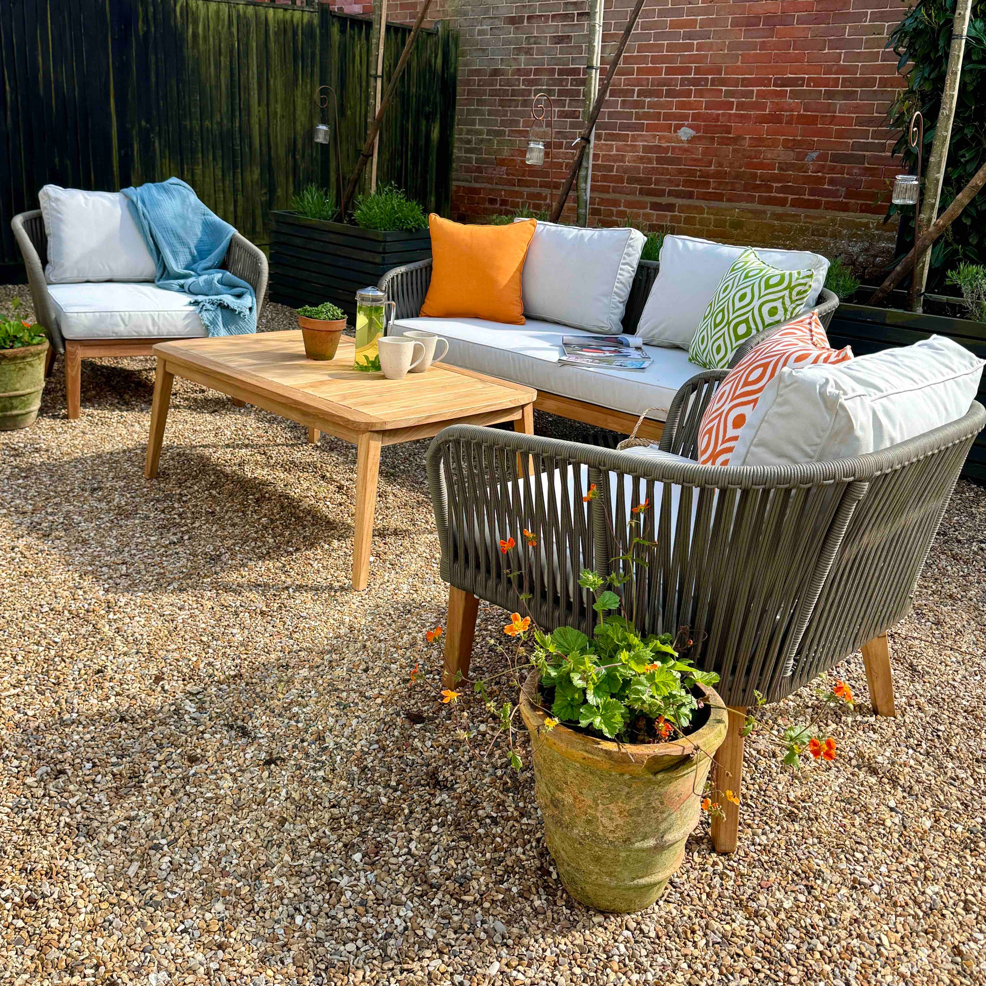 Outdoor settee set online
