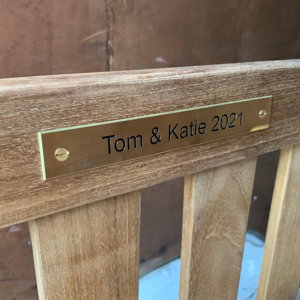  Plaque with inscription Tom & Katie 2021 on Teakunique bench