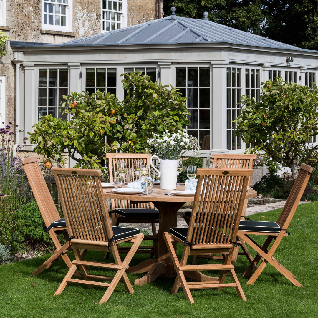 Teakunique's Daisy Pedestal Table with six Snapdragon chairs